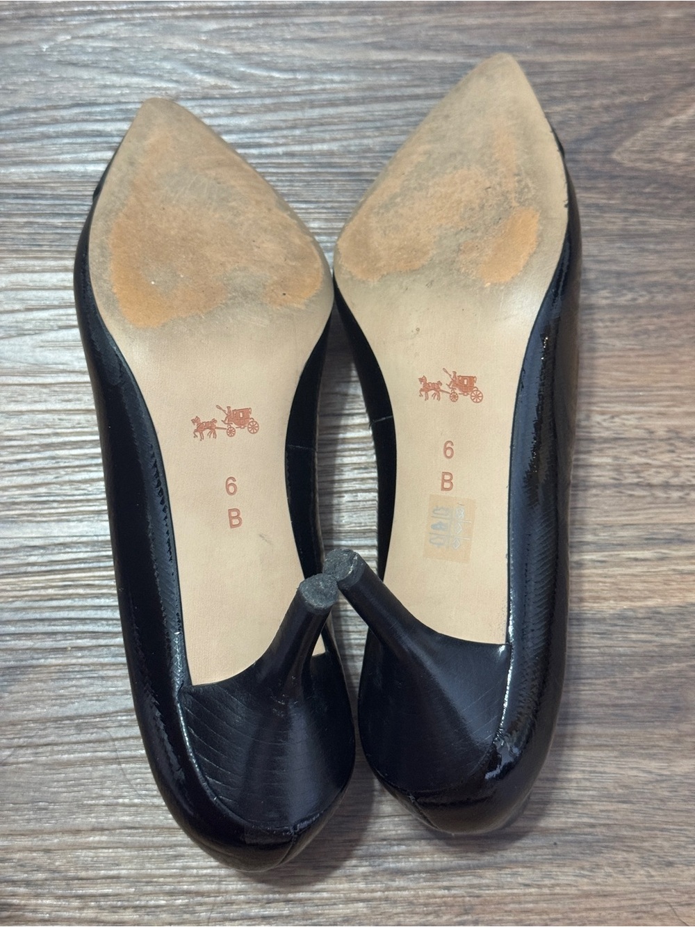 Coach Zan Black Patent Leather Pointed Toe Pumps Silver Emblem Logo Sz. 6B - Picture 9 of 10